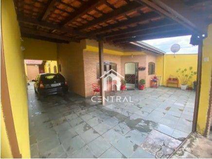 Casa à venda com 3 quartos, 200m² - Foto 1