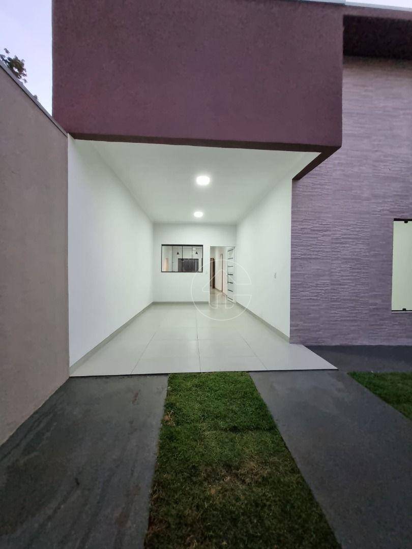 Casa à venda com 3 quartos, 100m² - Foto 2