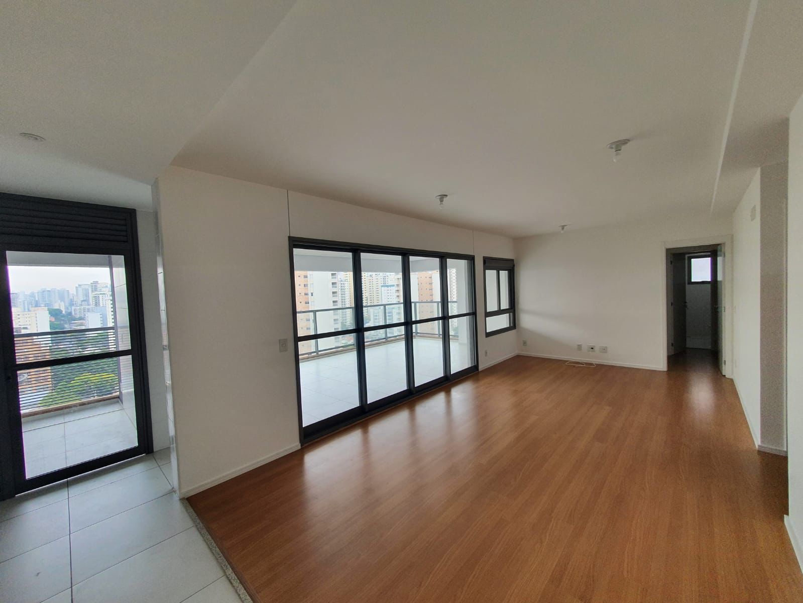 Apartamento à venda com 3 quartos, 105m² - Foto 1