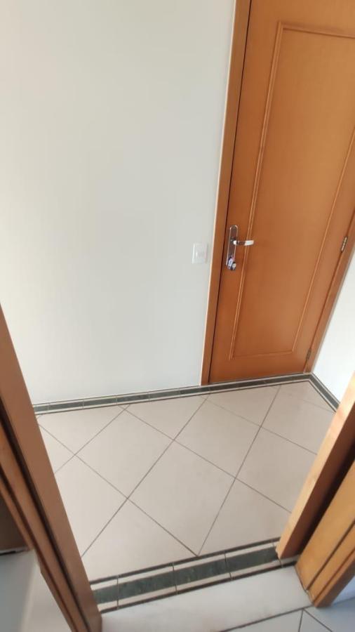 Apartamento à venda com 3 quartos, 87m² - Foto 2