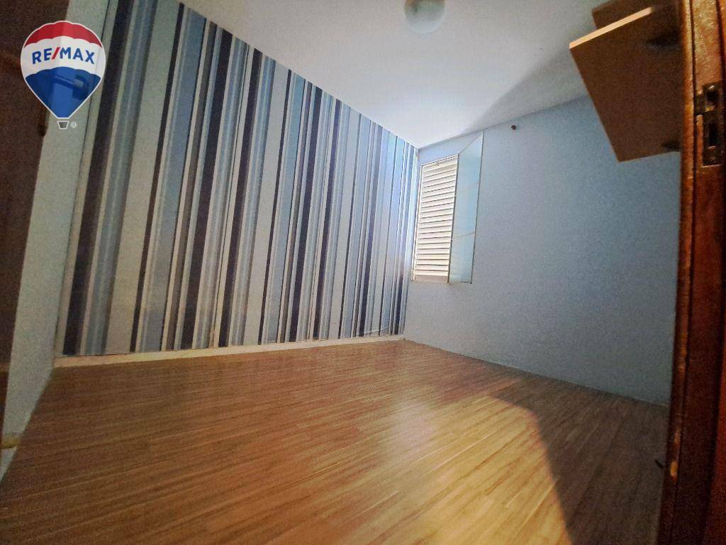 Casa à venda com 2 quartos, 62m² - Foto 4