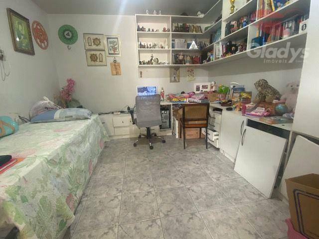 Casa à venda com 3 quartos, 300m² - Foto 19