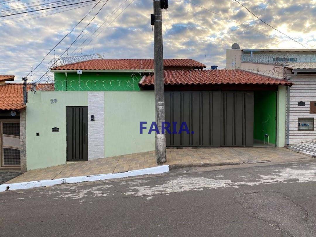 Casa à venda com 3 quartos, 140m² - Foto 1