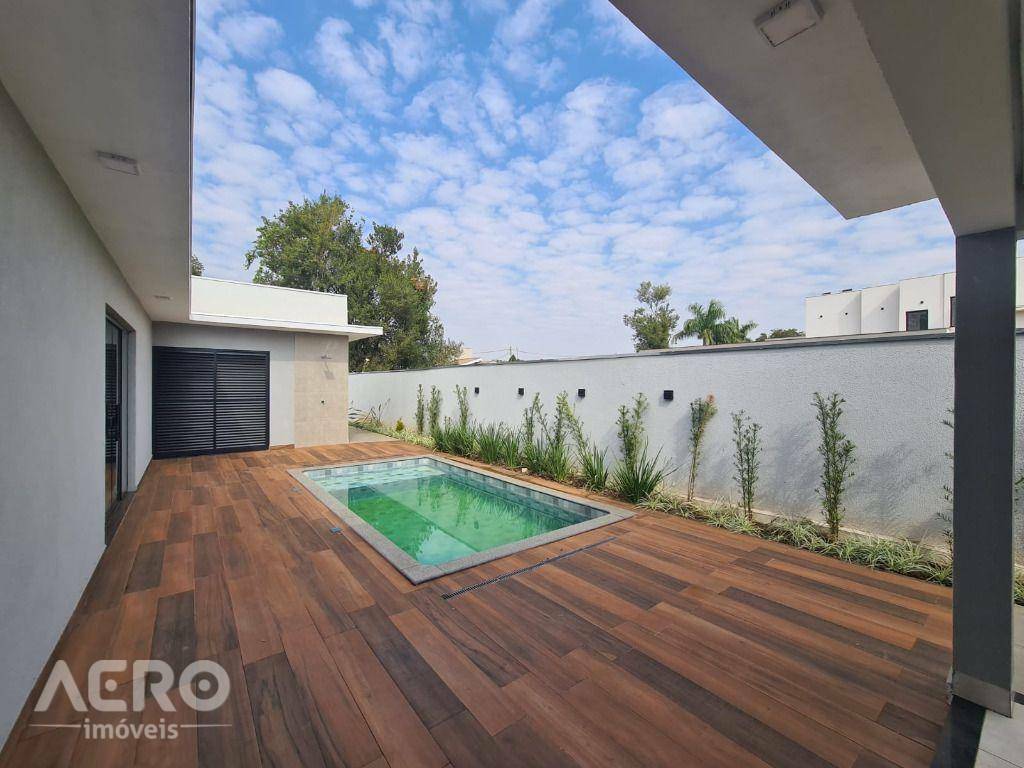 Casa de Condomínio à venda com 3 quartos, 225m² - Foto 1