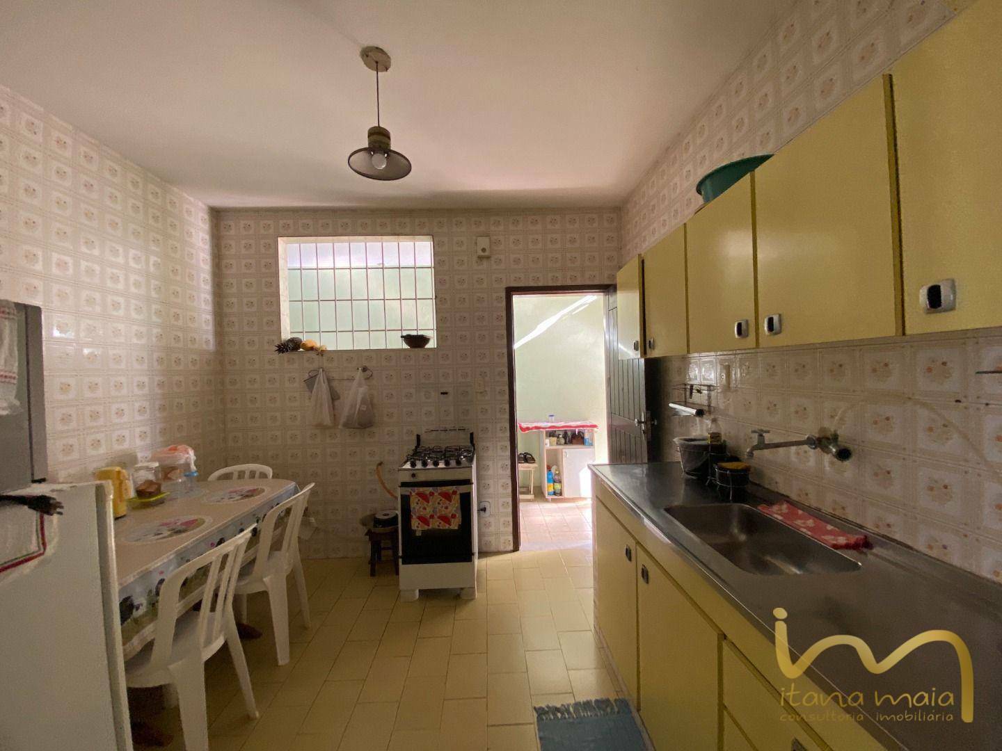 Casa à venda com 8 quartos, 380m² - Foto 4