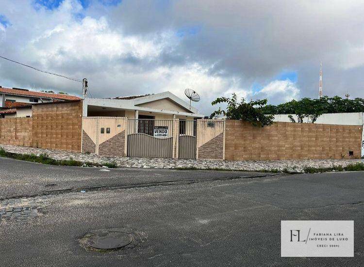 Casa à venda com 3 quartos, 250m² - Foto 1