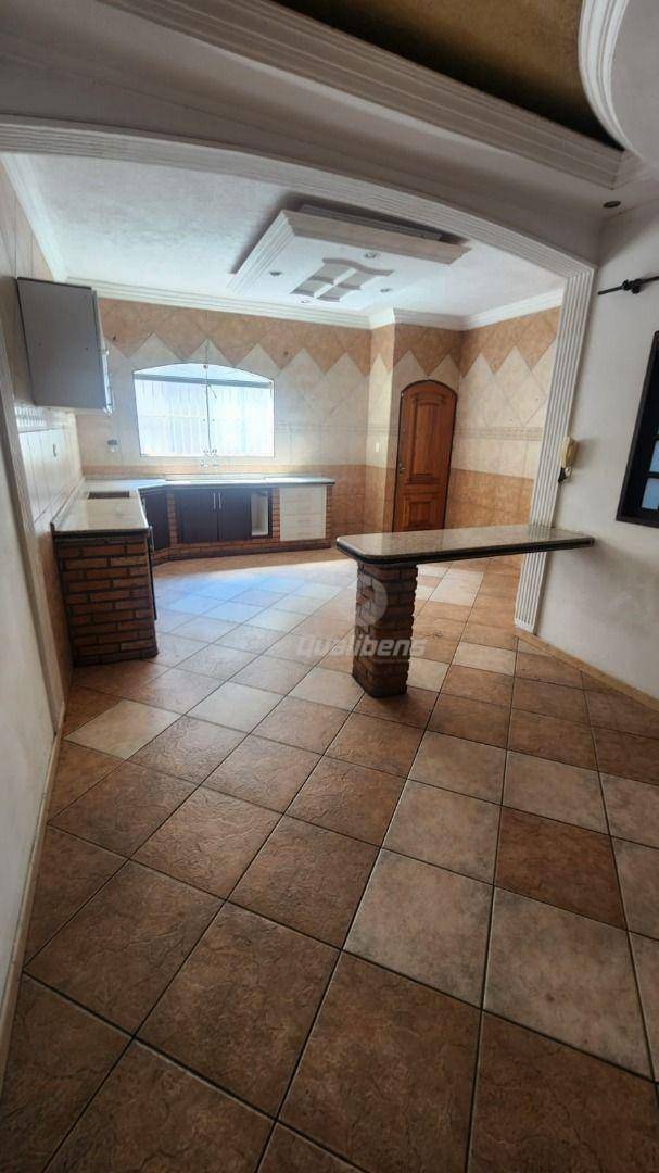 Sobrado à venda com 3 quartos, 290m² - Foto 2