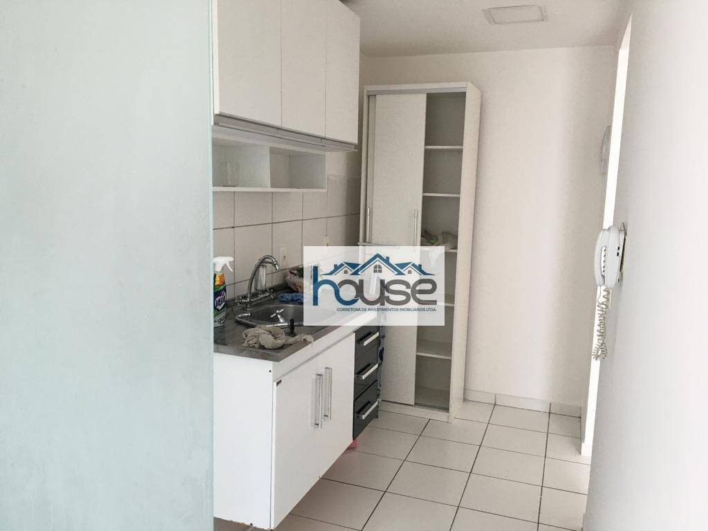 Apartamento para alugar com 2 quartos, 70m² - Foto 9