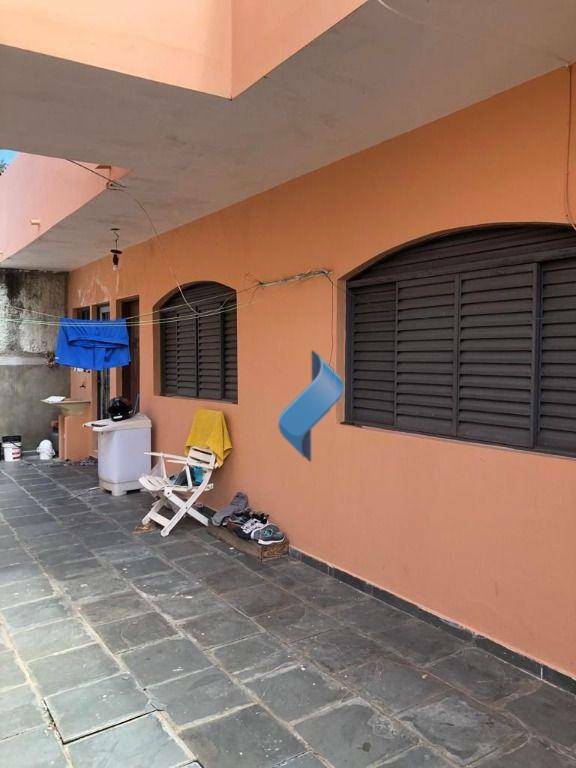 Casa à venda com 4 quartos, 210m² - Foto 25