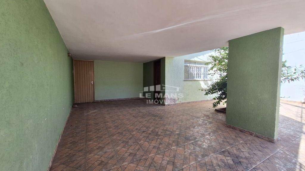 Casa à venda com 4 quartos, 120m² - Foto 1