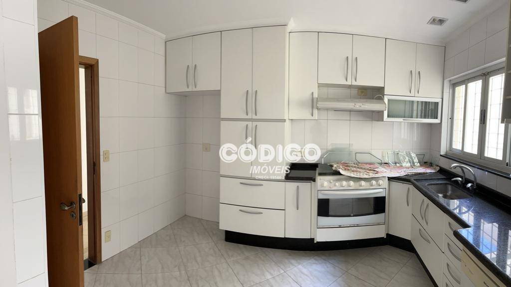 Casa à venda e aluguel com 3 quartos, 235m² - Foto 7