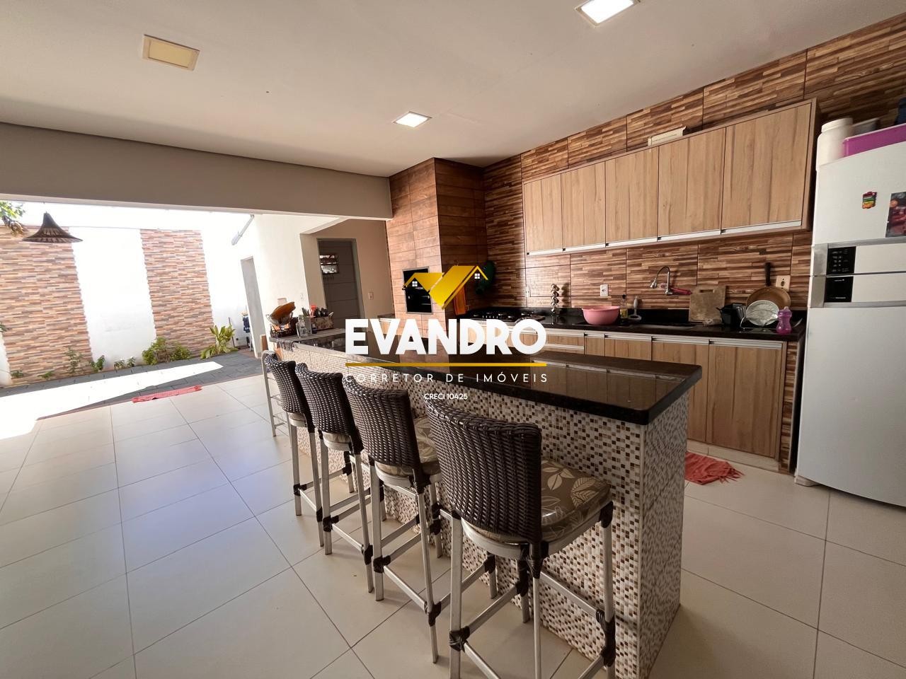 Casa de Condomínio à venda com 3 quartos, 200m² - Foto 1