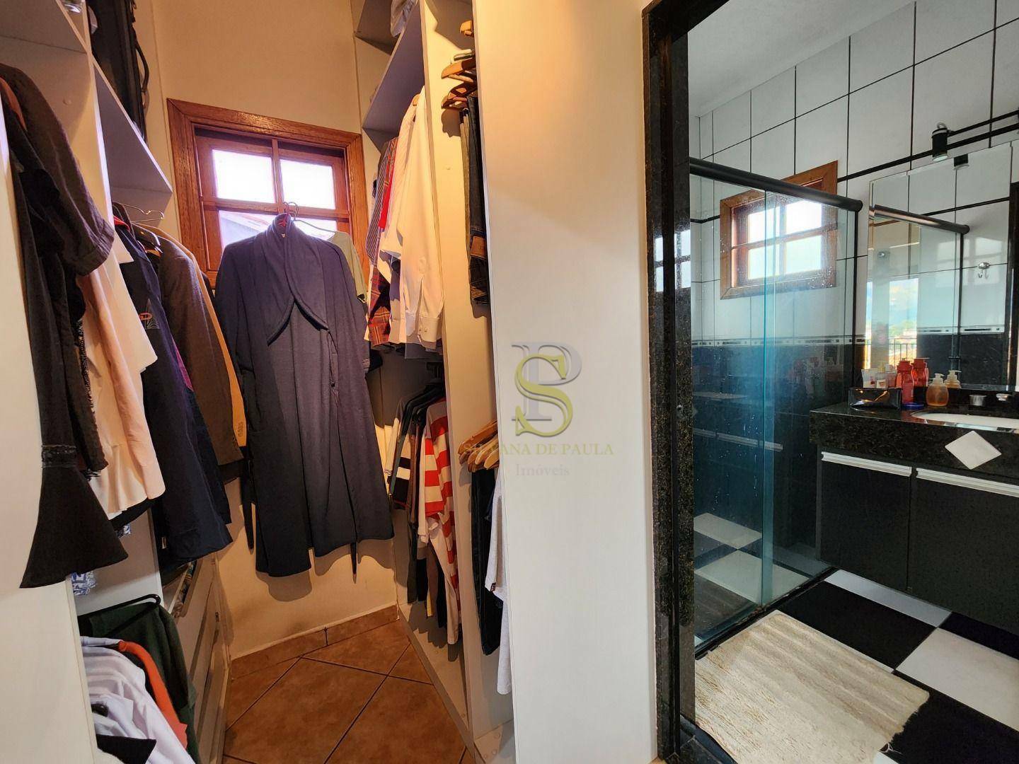 Casa à venda com 4 quartos, 250m² - Foto 18