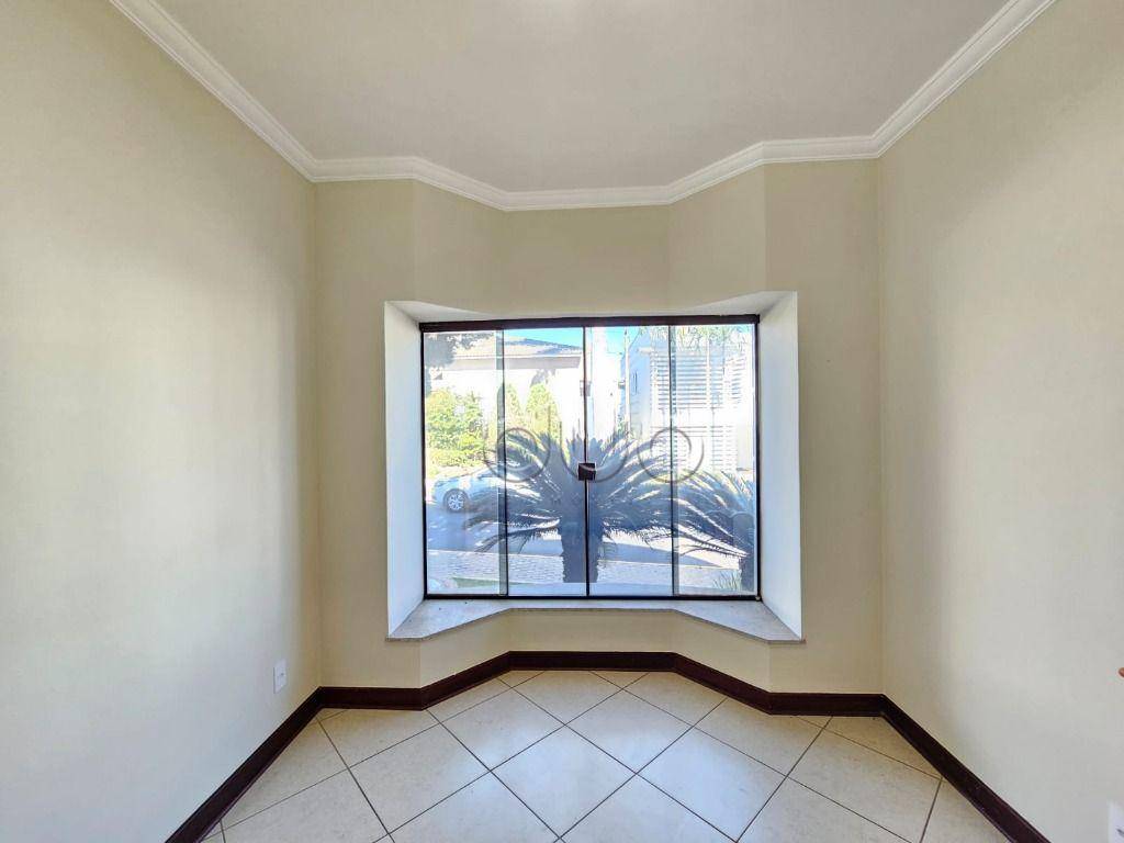 Casa de Condomínio para alugar com 3 quartos, 390m² - Foto 4