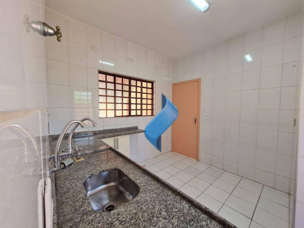 Casa para alugar com 3 quartos, 107m² - Foto 9