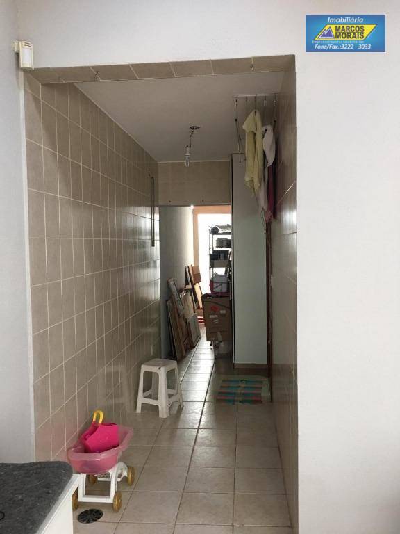 Casa à venda com 3 quartos, 234m² - Foto 13