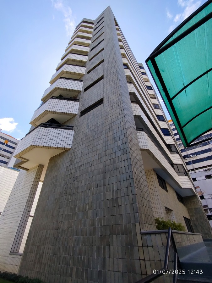 Apartamento para alugar com 3 quartos, 197m² - Foto 2