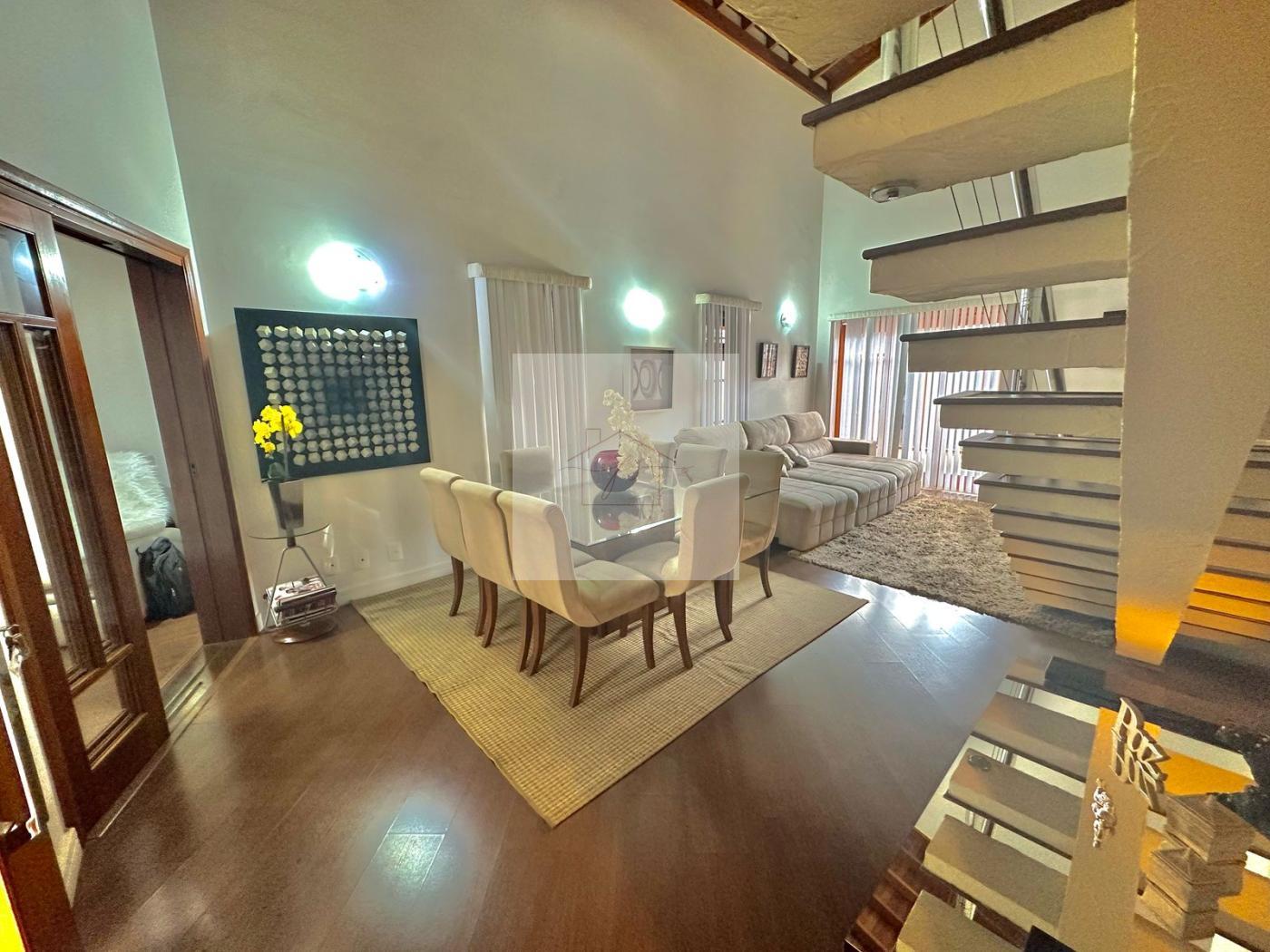 Casa à venda com 3 quartos, 300m² - Foto 1