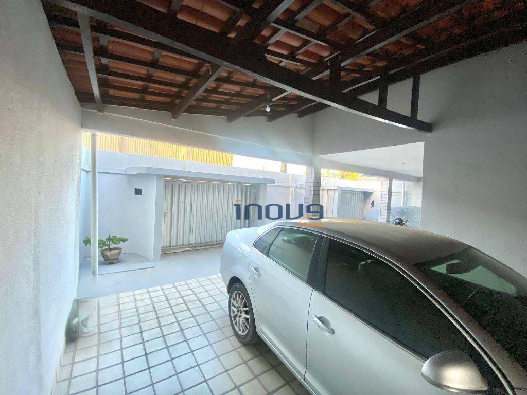 Casa à venda com 5 quartos, 262m² - Foto 2