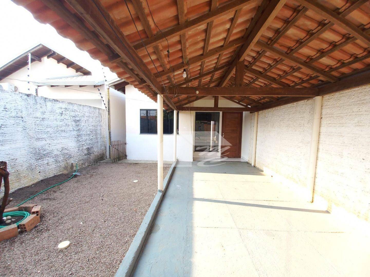 Casa à venda com 2 quartos, 55m² - Foto 1