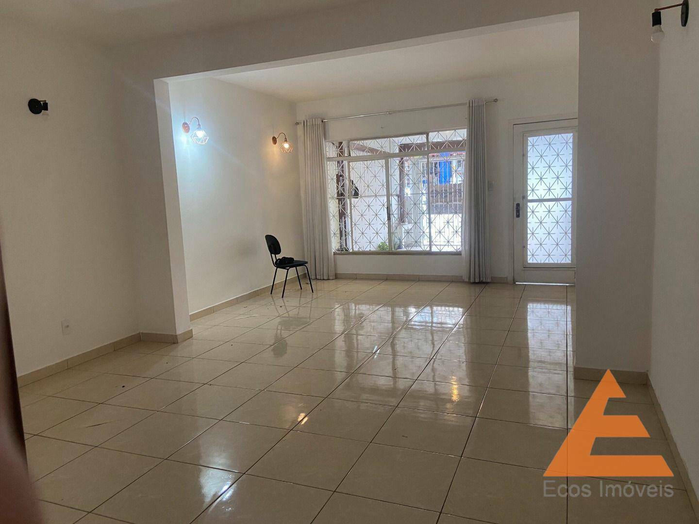 Sobrado para alugar com 3 quartos, 240m² - Foto 1