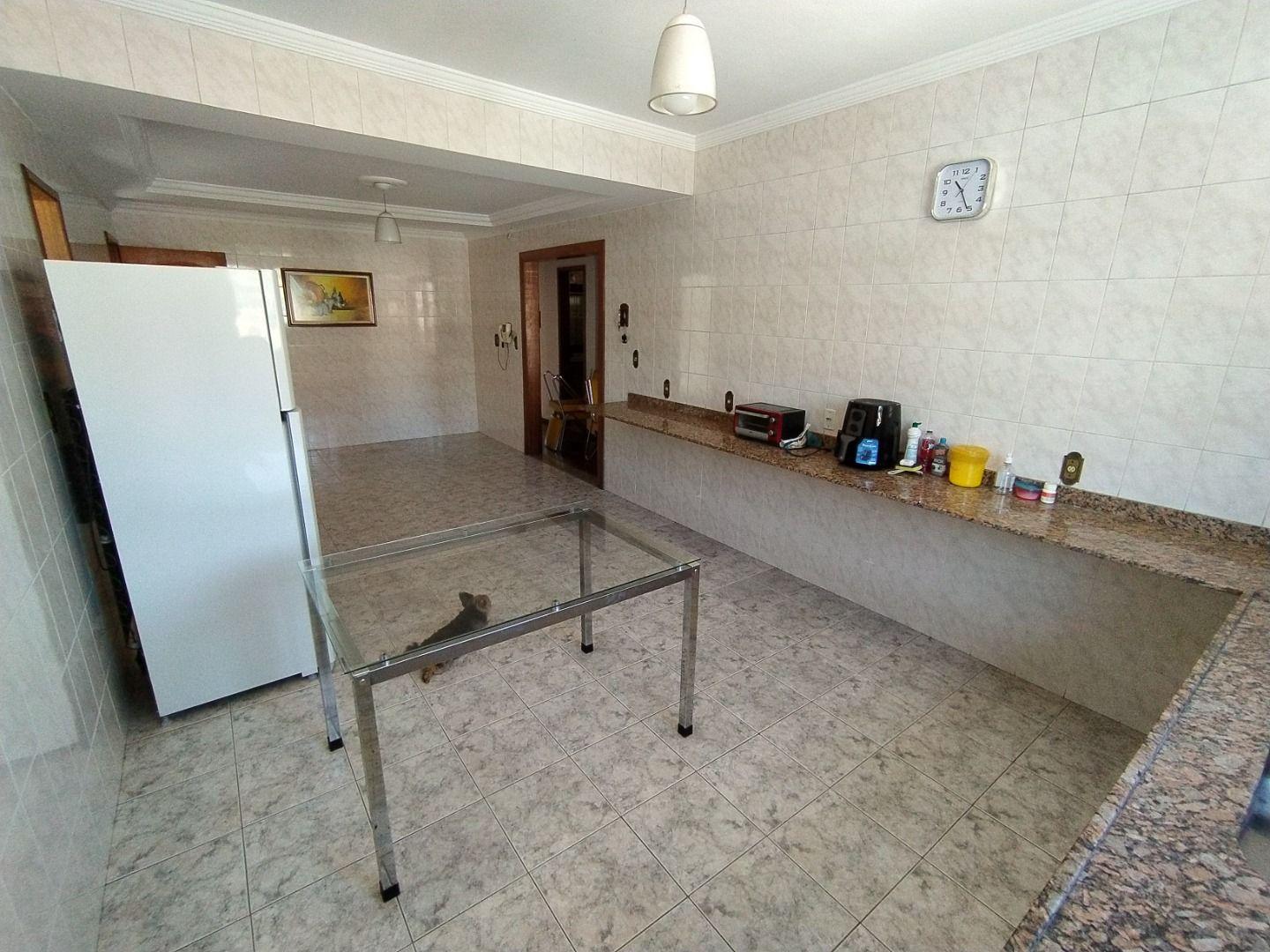 Casa à venda com 5 quartos, 179m² - Foto 18