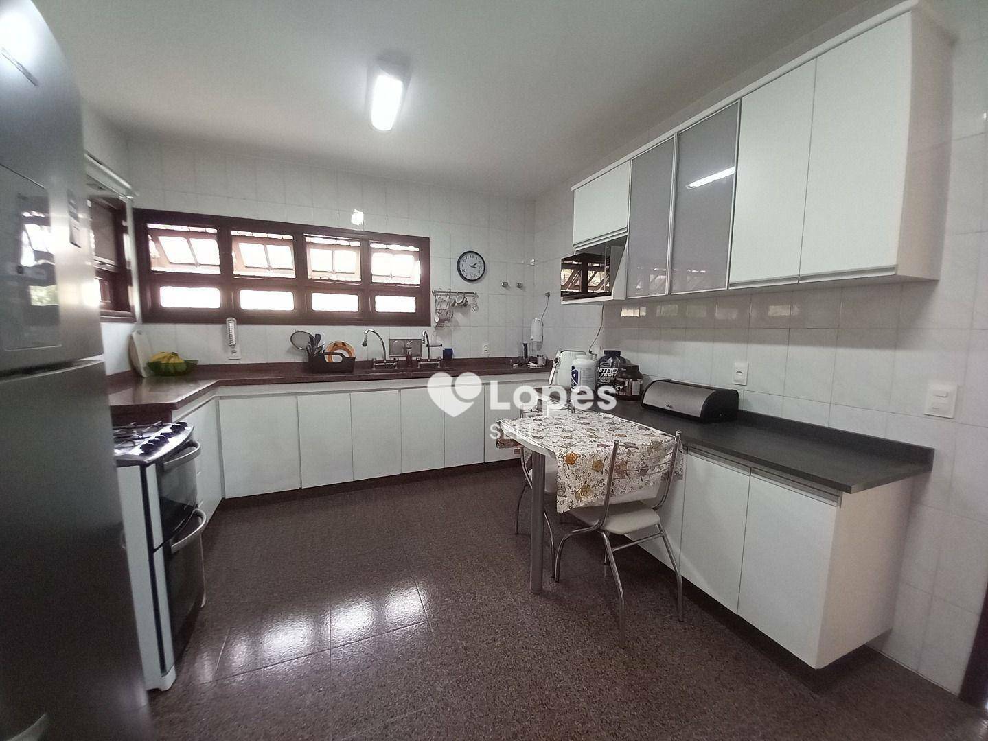 Casa à venda com 4 quartos, 300m² - Foto 18