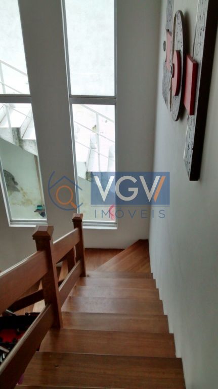 Casa à venda com 5 quartos, 207m² - Foto 7