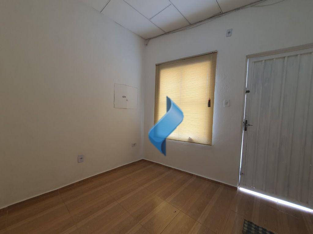 Casa para alugar com 1 quarto, 27m² - Foto 4