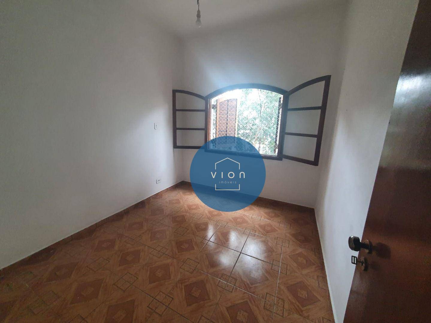 Casa à venda com 4 quartos, 180m² - Foto 2