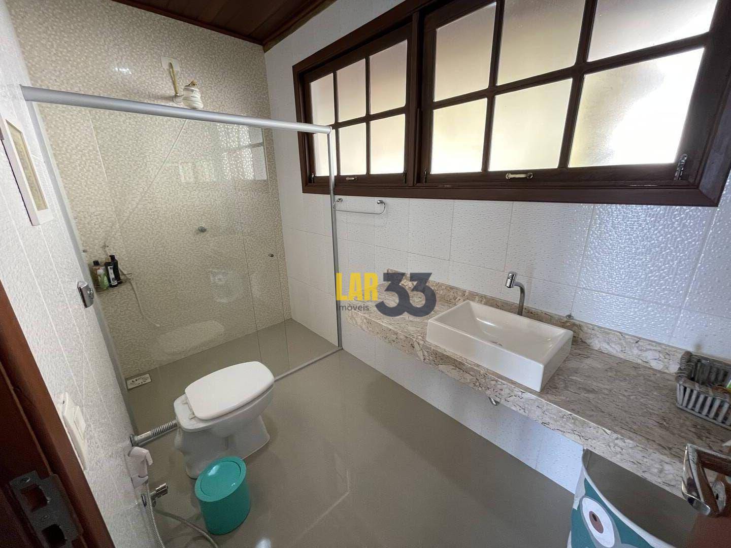 Casa para alugar com 6 quartos, 260m² - Foto 23