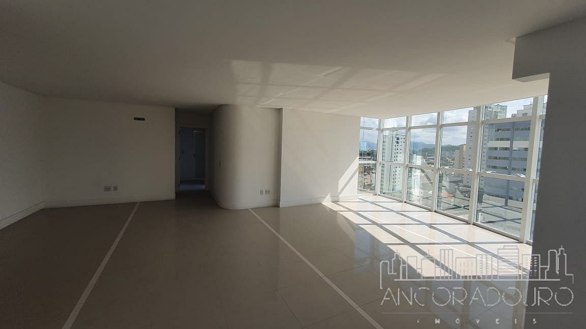 Apartamento à venda com 3 quartos, 130m² - Foto 3