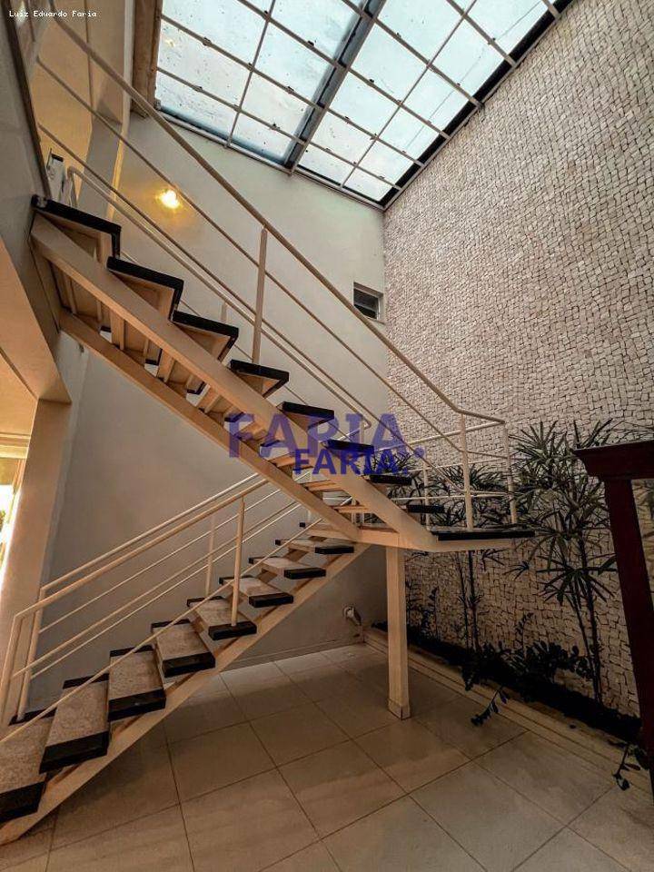 Casa à venda com 4 quartos, 290m² - Foto 7