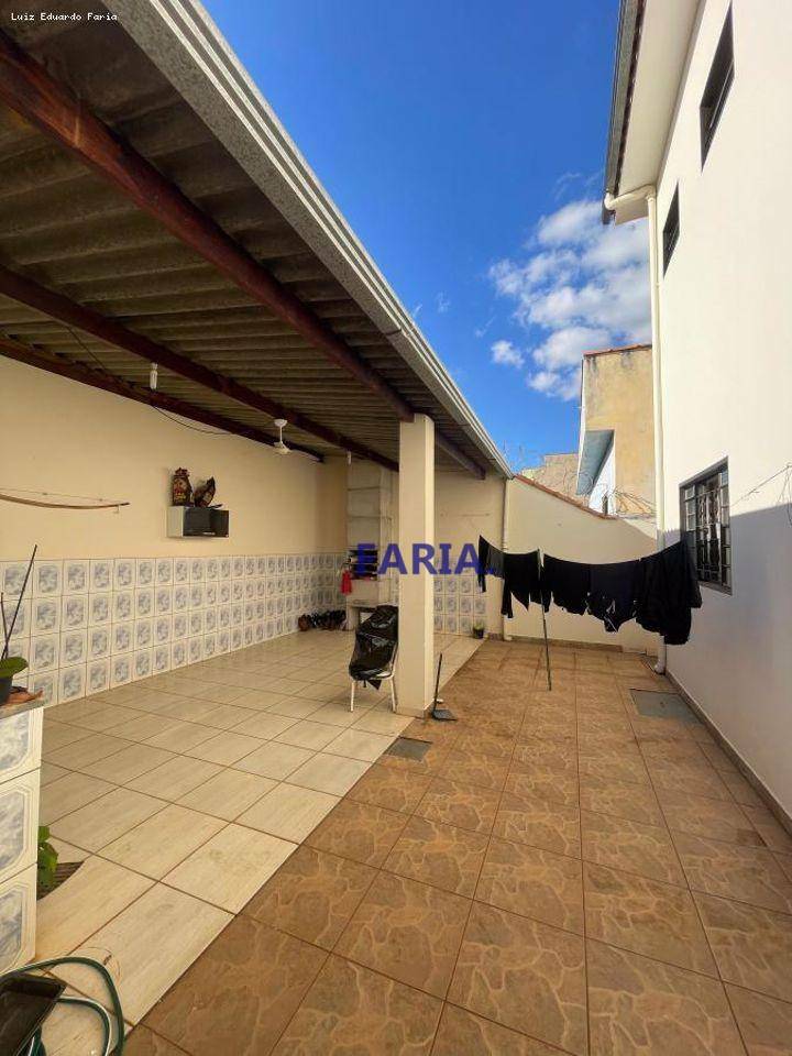 Casa à venda com 4 quartos, 200m² - Foto 29