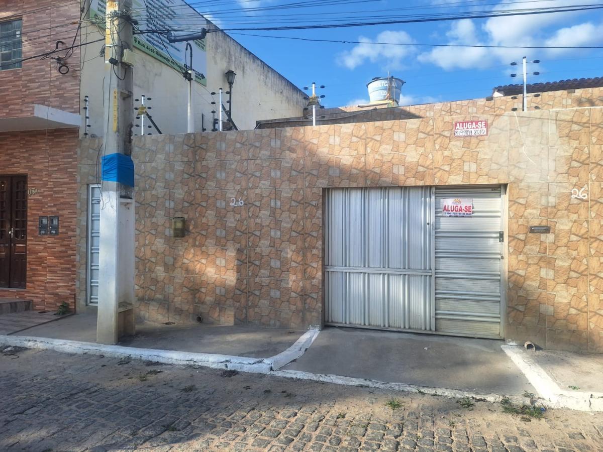 Casa para alugar com 2 quartos, 200m² - Foto 1