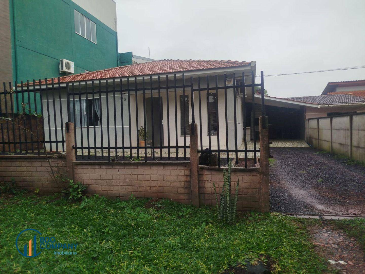 Casa à venda com 2 quartos, 80m² - Foto 2