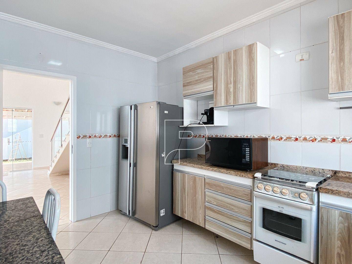 Casa de Condomínio para alugar com 4 quartos, 200m² - Foto 9