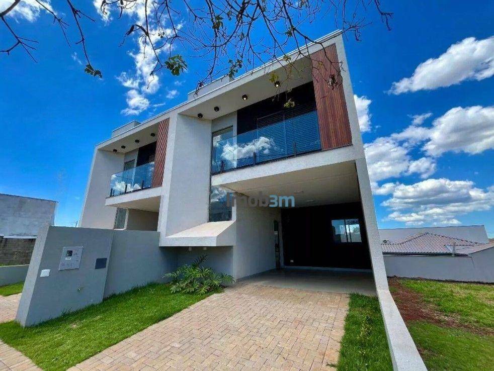 Sobrado à venda com 3 quartos, 129m² - Foto 1