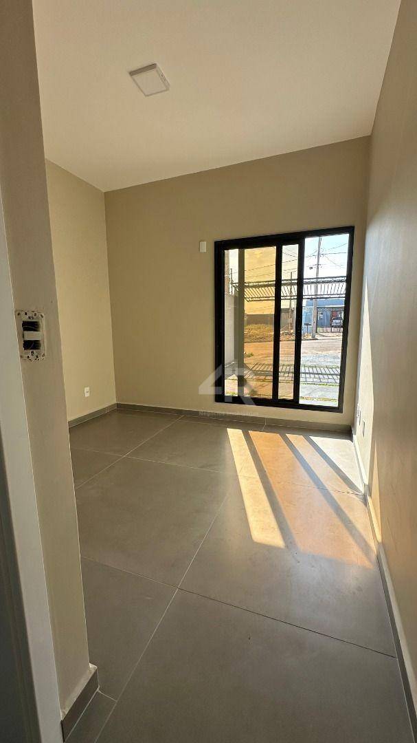 Casa à venda com 3 quartos, 90m² - Foto 3