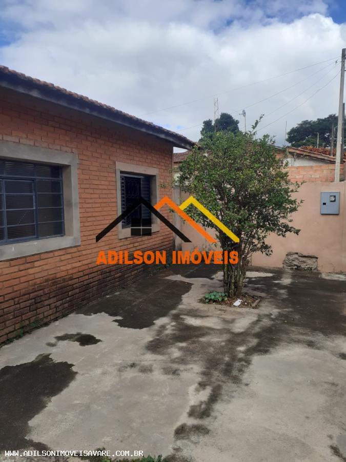 Casa à venda com 2 quartos, 200m² - Foto 1