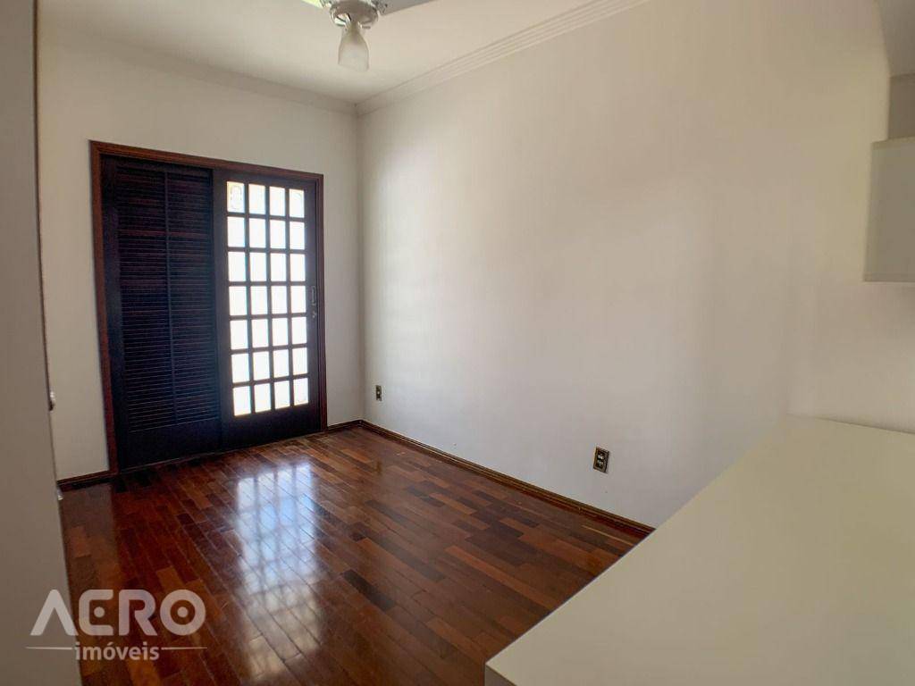 Casa à venda com 3 quartos, 255m² - Foto 24