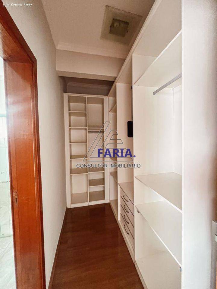 Casa à venda com 3 quartos, 240m² - Foto 9