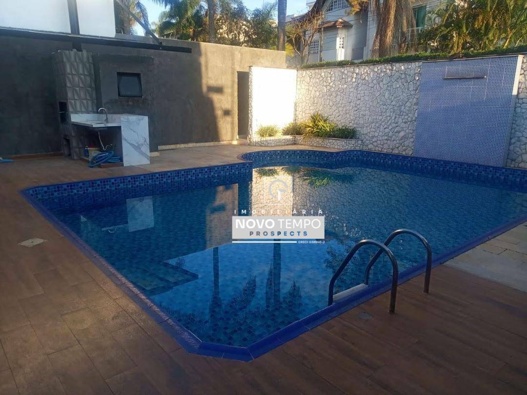 Casa à venda com 3 quartos, 220m² - Foto 2