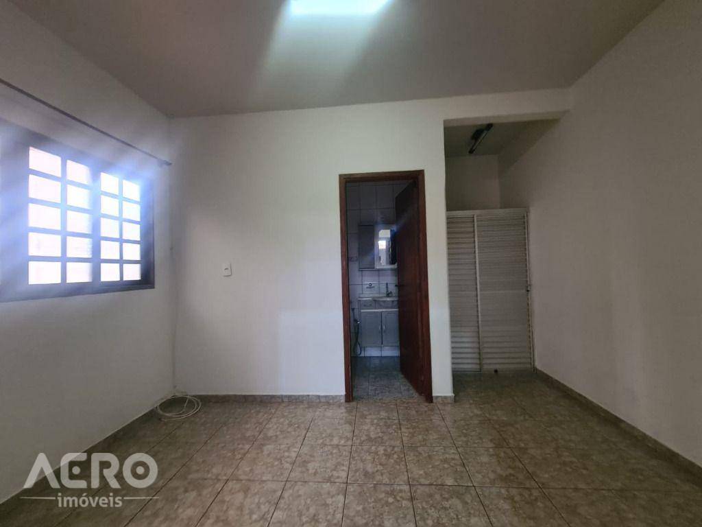 Casa à venda com 3 quartos, 223m² - Foto 9