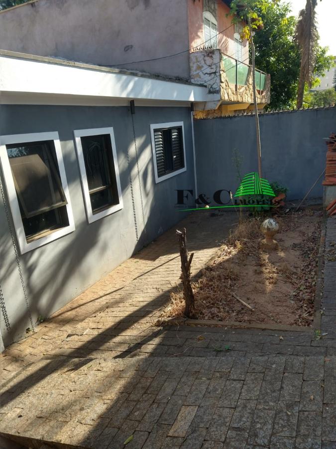 Casa à venda com 2 quartos, 250m² - Foto 1