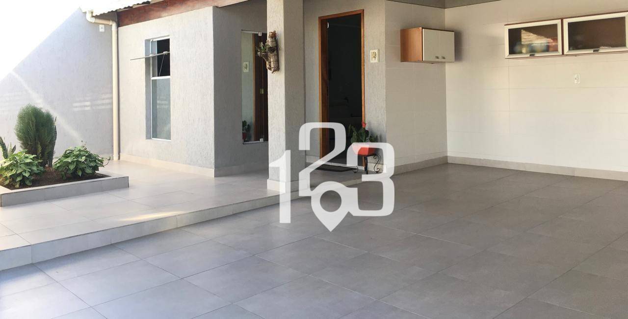 Casa à venda com 3 quartos, 160m² - Foto 1