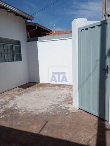 Casa à venda com 2 quartos, 64m² - Foto 1