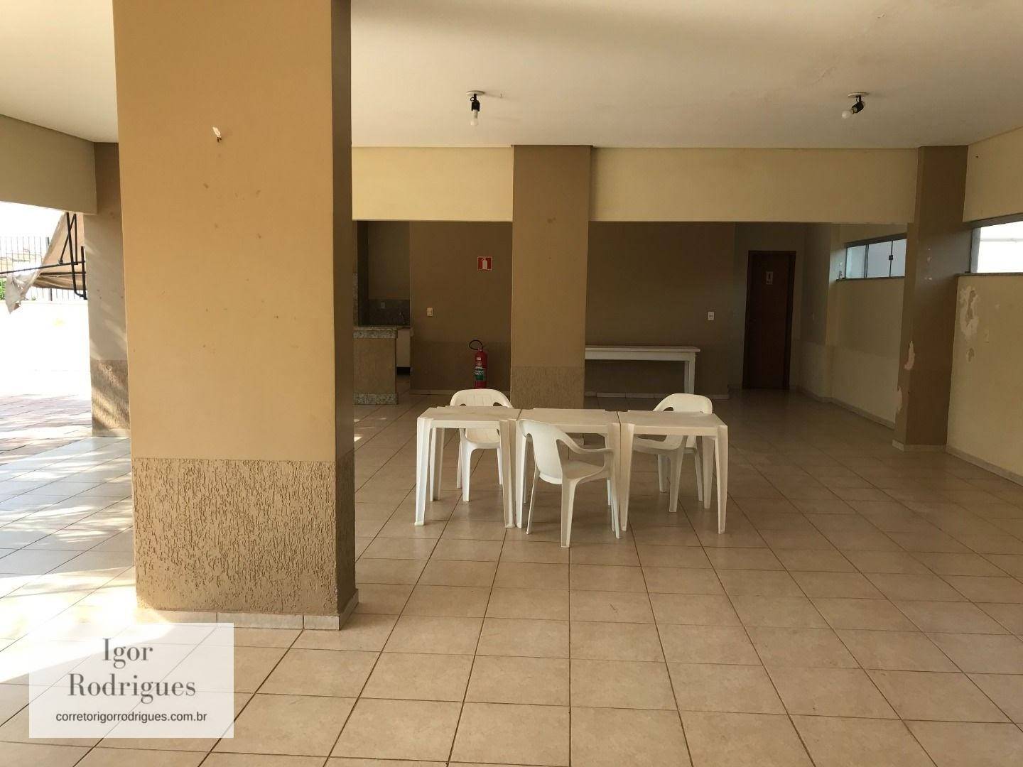 Apartamento à venda com 3 quartos, 136m² - Foto 2