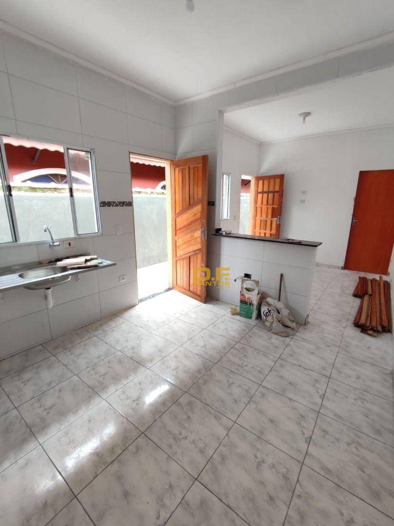 Casa à venda com 2 quartos, 69m² - Foto 4