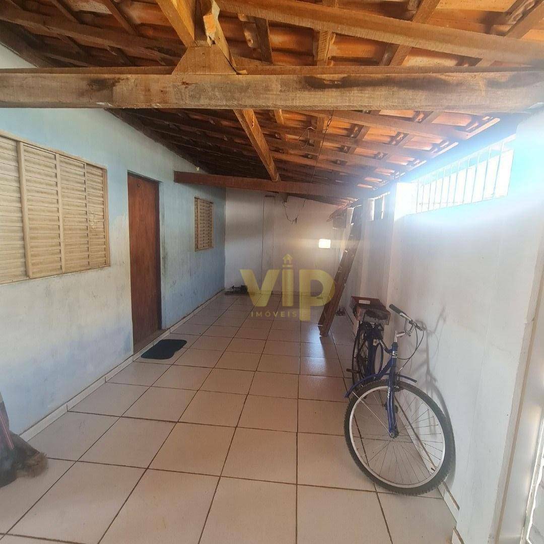 Casa à venda com 5 quartos, 155m² - Foto 2